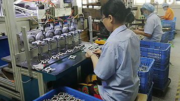 台湾樱桃视频黄色散热风扇生产场景照片
